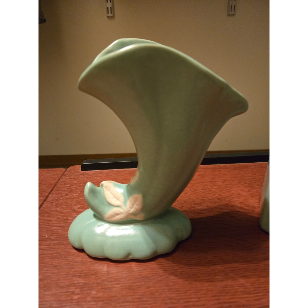 Vintage 1930s Weller Pottery Cameo Rose Set -Rectangular Vase & Cornucopia Vase - Picture 6 of 9